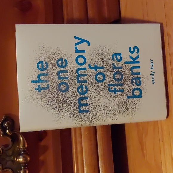 The one memory of flora banks by Emily Barr - Picture 1 of 2